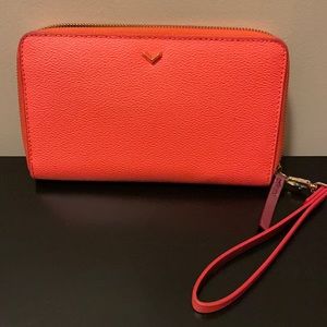 Stella and Dot wallet wristlet, beautiful interior